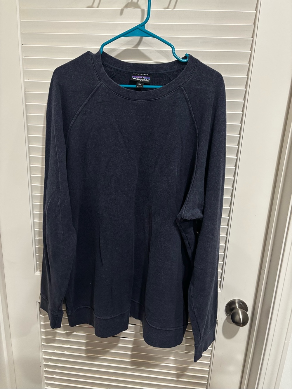 Patagonia Men's Dark Navy Crewneck Sweatshirt